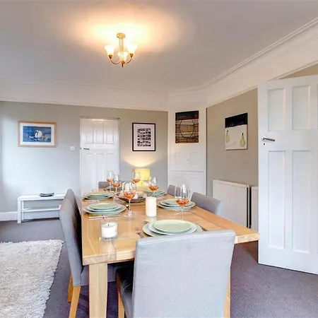 Villa Sleeps 8 With Wifi *